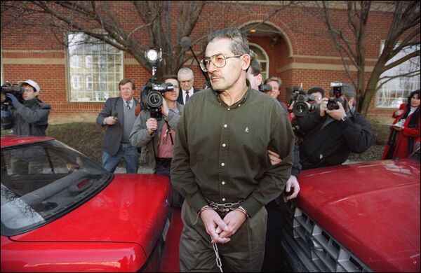 Former senior Central Intelligence Agency office Aldrich Hazen Ames is led from U.S. Federal Courthouse in Alexandria, 22 February 1994, after being arraigned on charges of spying for the former Soviet Union. Ames' wife, Mari del Rosario Casas Ames, was also arraigned on the same charges Former senior Central Intelligence Agency office Aldrich Hazen Ames is led from U.S. Federal Courthouse in Alexandria, 22 February 1994, after being arraigned on charges of spying for the former Soviet Union. Ames' wife, Mari del Rosario Casas Ames, was also arraigned on the same charges - Sputnik International