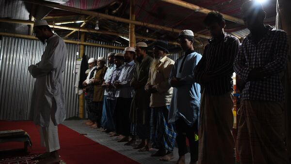 In this photograph taken on September 14, 2017, Rohingya Muslim refugees offer prayers inside a shelter in the Nepali capital Kathmandu - Sputnik International
