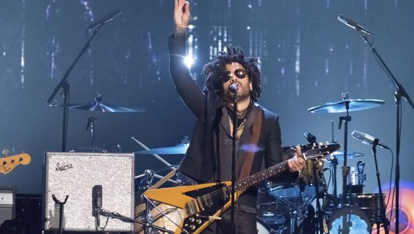 Lenny Kravitz performs at the 2017 Rock and Roll Hall of Fame induction ceremony at the Barclays Center in New York - Sputnik International