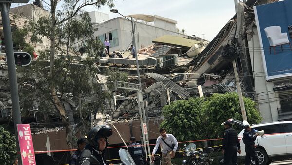 Damages are seen after an earthquake hit in Mexico City, Mexico September 19, 2017. - Sputnik International