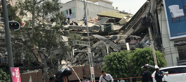 Damages are seen after an earthquake hit in Mexico City, Mexico September 19, 2017. - Sputnik International
