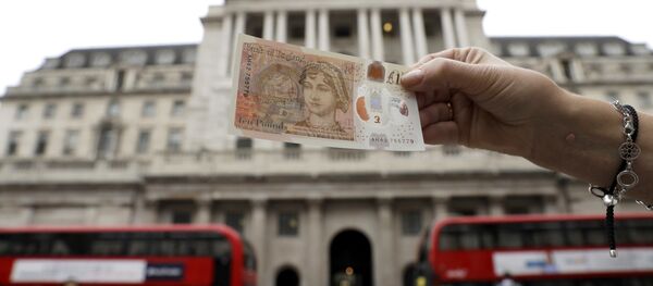 One of the new British 10 pound notes is posed for photographs outside the Bank of England in the City of London, Thursday, Sept. 14, 2017. - Sputnik International