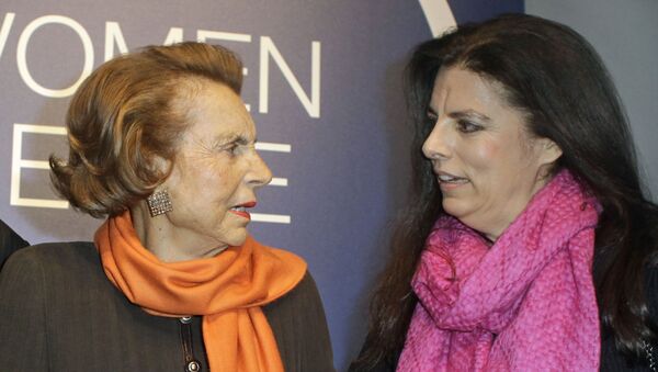 L'Oreal heiress Liliane Bettencourt, left, and her daughter Francoise Bettencourt Meyers, right, arrive to the L'Oreal-UNESCO prize for the women in science, in Paris, Thursday March 3, 2011. - Sputnik International