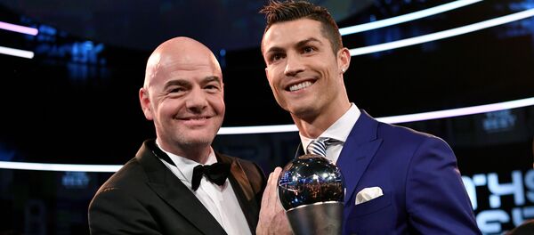 Real Madrid and Portugal's forward and winner of The Best FIFA Men’s Player of 2016 Award Cristiano Ronaldo (R) poses with FIFA president Gianni Infantino following The Best FIFA Football Awards 2016 ceremony, on January 9, 2017 in Zuric - Sputnik International