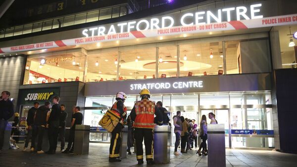 Emergency services at Stratford Centre in east London, following a suspected noxious substance attack where six people have been reported injured, Saturday Sept. 23, 2017 - Sputnik International