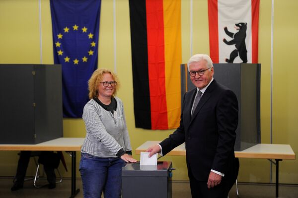 German President Frank-Walter Steinmeier casts his vote on election day in Berlin, Germany September 24, 2017 - Sputnik International