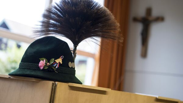 A traditional Bavarian hat with a chamois hair decoration sits on a polling booth during the German parliament election in Unterwoessen, southern Germany, Sunday, Sept. 24, 2017 - Sputnik International