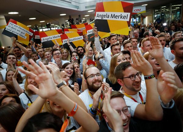 People at the Christian Democratic Union CDU headquarters react on first exit polls in the German general election (Bundestagswahl) in Berlin, Germany, September 24, 2017 People at the Christian Democratic Union CDU headquarters react on first exit polls in the German general election (Bundestagswahl) in Berlin, Germany, September 24, 2017 - Sputnik International