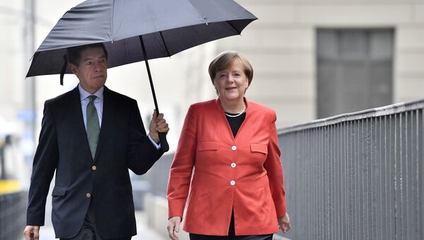 German Chancellor Angela Merkel, right, and her husband Joachim Sauer arrive to cast their vote in Berlin, Germany, Sunday, Sept. 24, 2017 - Sputnik International