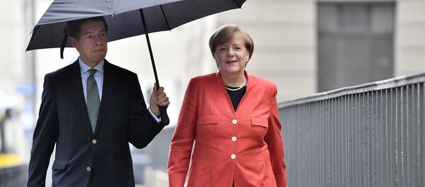 German Chancellor Angela Merkel, right, and her husband Joachim Sauer arrive to cast their vote in Berlin, Germany, Sunday, Sept. 24, 2017 - Sputnik International