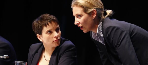 Frauke Petry bei dem AfD-Parteitag in Köln - Sputnik International