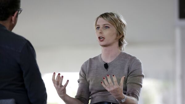 Chelsea Manning, right, is interviewed by filmmaker Eugene Jarecki, left, Sunday, Sept. 17, 2017, during a forum, in Nantucket, Mass. - Sputnik International