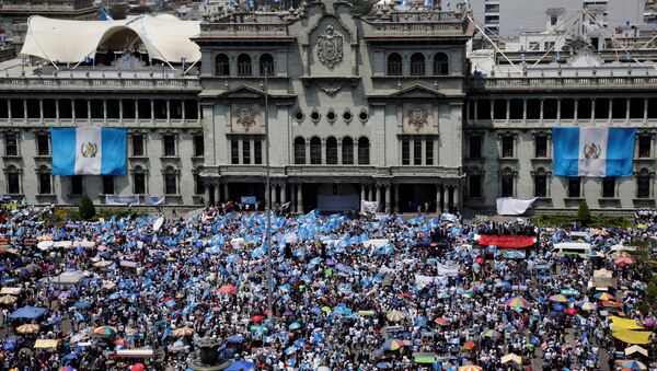 Anti-government protesters participate in a march in Guatemala City, Guatemala September 20, 2017 - Sputnik International