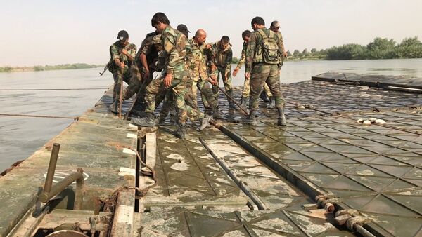 Syrian Army crosses Euphrates River east of Deir ez-Zor - Sputnik International