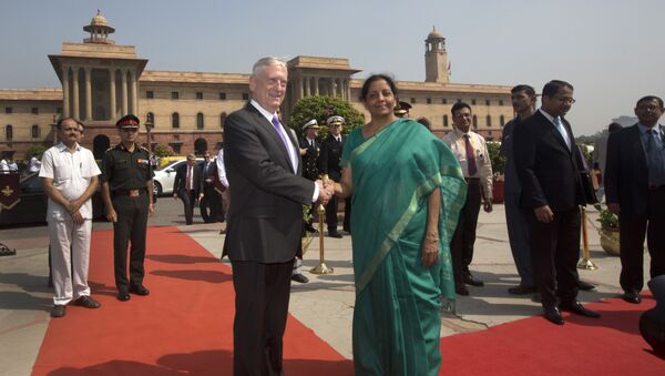 Indian Defense Minister Nirmala Sitharaman, center right, shakes hands with U.S. Defense Secretary Jim Mattis center, upon his arrival at the Defense Ministry office, in New Delhi, India, Tuesday, Sept. 26, 2017 - Sputnik International