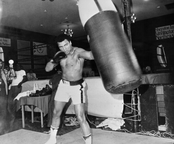 Heavyweight world boxing champion Muhammad Ali is seen during a training session on April 23, 1976 in Washington before his heavyweight world championship fight against Jimmy Young on April 30, 1976 in Landover, Maryland. (File) Heavyweight world boxing champion Muhammad Ali is seen during a training session on April 23, 1976 in Washington before his heavyweight world championship fight against Jimmy Young on April 30, 1976 in Landover, Maryland. (File) - Sputnik International