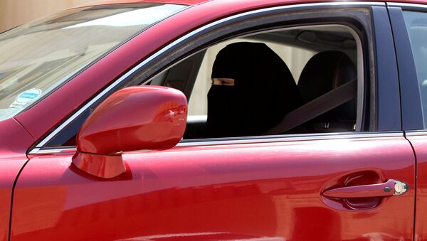 A woman drives a car in Riyadh, Saudi Arabia (File) - Sputnik International