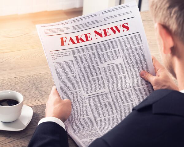 Fake News - Person Reading Fake News Article Fake News - Person Reading Fake News Article - Sputnik International