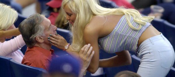 Hugh Hefner, founder of Playboy magazine, left, chats with a Playboy playmate - Sputnik International