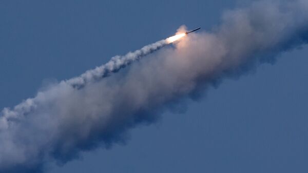 Launching Kalibr cruise missiles at terrorist targets in Syria - Sputnik International