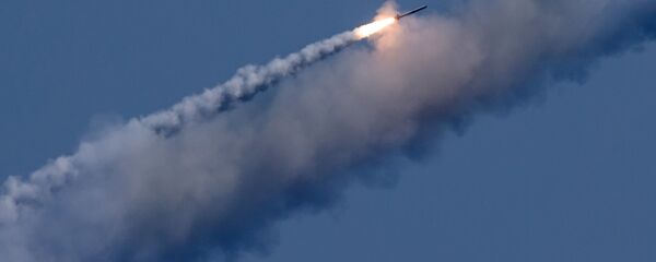 Launching Kalibr cruise missiles at terrorist targets in Syria - Sputnik International