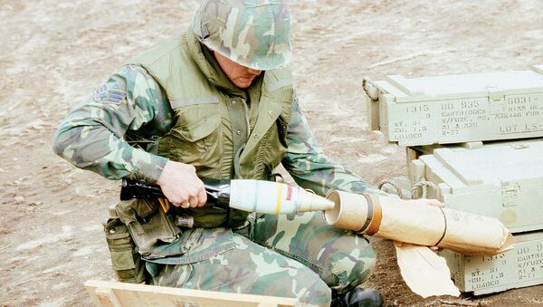 US soldier with phosphorus shell - Sputnik International
