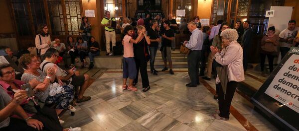 People dance during the occupation of an industrial school, one of the designated polling stations, a day before the banned October 1 independence referendum, in Barcelona, Spain September 30, 2017. - Sputnik International
