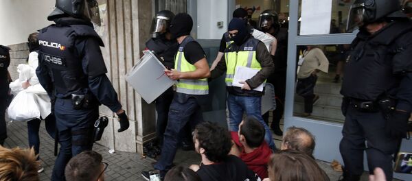 Spanish police seize ballot boxes in a polling station in Barcelona, on October 1, 2017, on the day of a referendum on independence for Catalonia banned by Madrid - Sputnik International