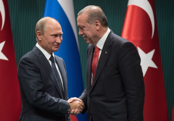 Russian President Vladimir Putin and Turkish President Recep Tayyip Erdogan, right, at a news conference following the Russian-Turkish talks in Ankara - Sputnik International