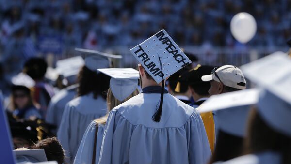 A student wears a hat reading Impeach Trump during a graduation ceremony at Columbia University in New York, Wednesday, May 17, 2017 - Sputnik International