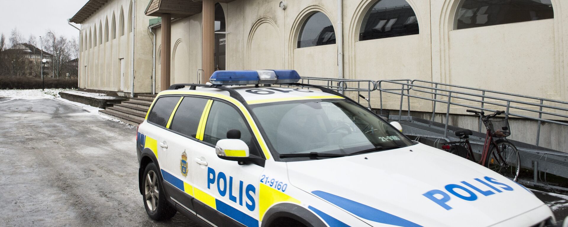 (File) A police car is parked in front of a mosque in Uppsala, Sweden, 1 January 2015 - Sputnik International, 1920, 19.07.2021