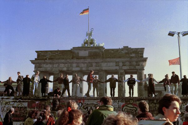 VE Day 75: Why Eisenhower Overruled the British and Let the Red Army Win the Race to Berlin in 1945 VE Day 75: Why Eisenhower Overruled the British and Let the Red Army Win the Race to Berlin in 1945 - Sputnik International