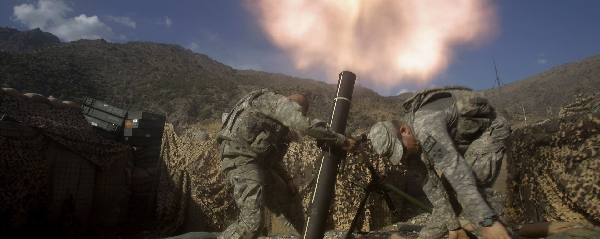 US soldiers from the 2nd Battalion, 12th Infantry Regiment, 4th Brigade Combat Team, fire mortars at known enemy firing positions from a base in the Pech River Valley in Afghanistan's Kunar province, Saturday, Oct. 24, 2009.  - Sputnik International, 1920, 17.08.2021
