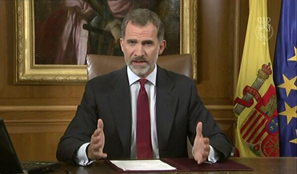 In this image taken from video released by Spanish Royal Palace, Spain's King Felipe VI delivers a speech on television from Zarzuela Palace in Madrid, Tuesday, Oct. 3, 2017. - Sputnik International