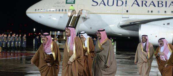 Members of the delegation accompanying King of Saudi Arabia Salman bin Abdulaziz Al Saud, who arrived in Russia for an official visit, at Vnukovo-2 Airport Members of the delegation accompanying King of Saudi Arabia Salman bin Abdulaziz Al Saud, who arrived in Russia for an official visit, at Vnukovo-2 Airport - Sputnik International