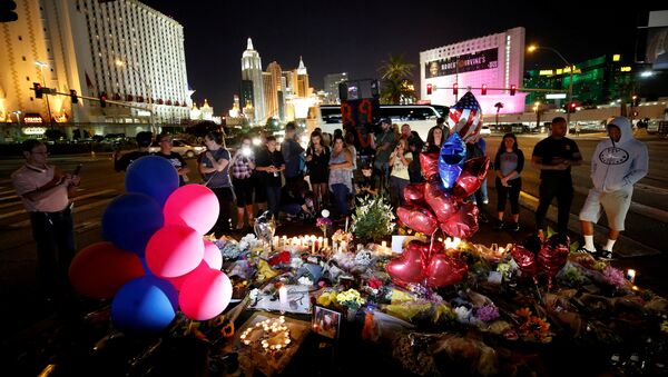 People gather at a makeshift memorial in the middle of Las Vegas Boulevard following the mass shooting in Las Vegas, Nevada, U.S., October 4, 2017 - Sputnik International