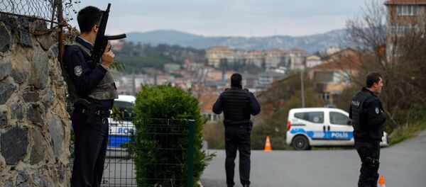 Turkish security members stand outside the U. S. Consulate in Istanbul, Turkey (File) - Sputnik International