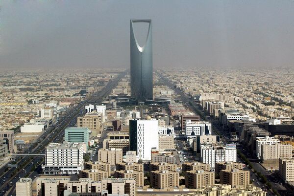 Saudi Arabian capital Riyadh with the 'Kingdom Tower' - Sputnik International