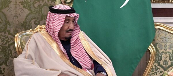 Russian President Vladimir Putin (R) meets with Saudi Arabia's King Salman in the Kremlin in Moscow, Russia Russian President Vladimir Putin (R) meets with Saudi Arabia's King Salman in the Kremlin in Moscow, Russia - Sputnik International