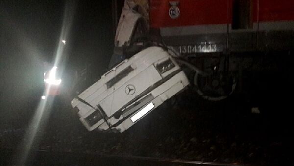 Train hit a passenger bus east of Moscow in Russia's Vladimir region - Sputnik International