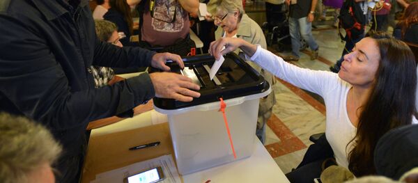 Voting at a polling station in Barcelona during a referendum on Catalonia's independence. File photo - Sputnik International