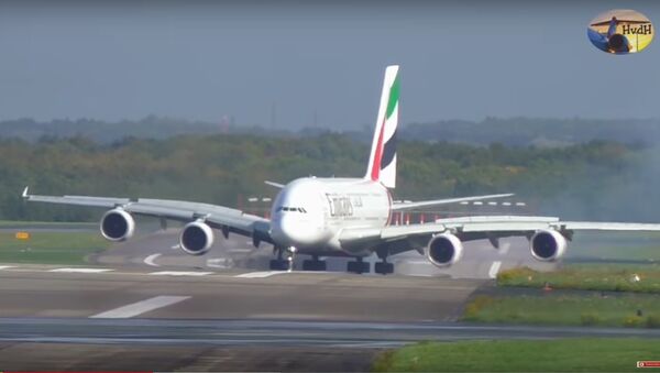 “Sturm Xavier” Dangerous A380 slinging and bumpy landing at Düsseldorf - Sputnik International