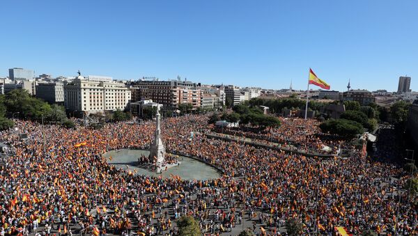 People take part in a pro-union demonstration in Madrid, Spain, October 7, 2017 - Sputnik International