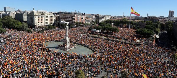 People take part in a pro-union demonstration in Madrid, Spain, October 7, 2017 - Sputnik International