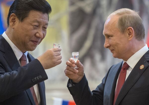 May 21, 2014. President Vladimir Putin, right, and Chinese leader Xi Jinping after the signing of joint agreements in Shanghai - Sputnik International