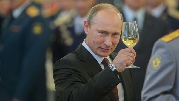 Vladimir Putin at reception held to honor military graduates at Kremlin - Sputnik International