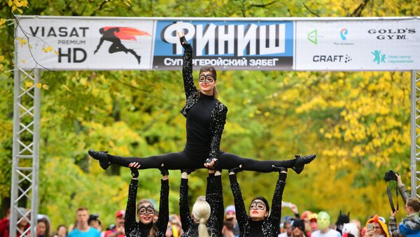 Participants in the Super Hero Run in Sokolniki Park, Moscow - Sputnik International