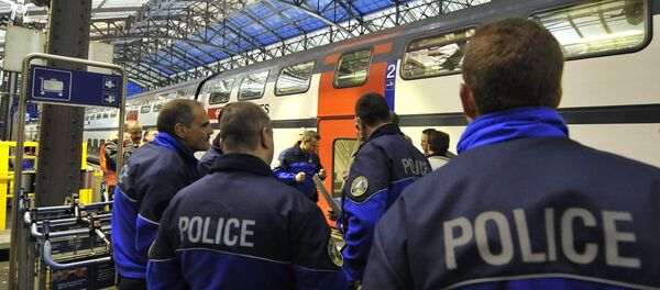 (File) Policemen stand on a platform of Lausanne main station Monday, April 27, 2009 - Sputnik International