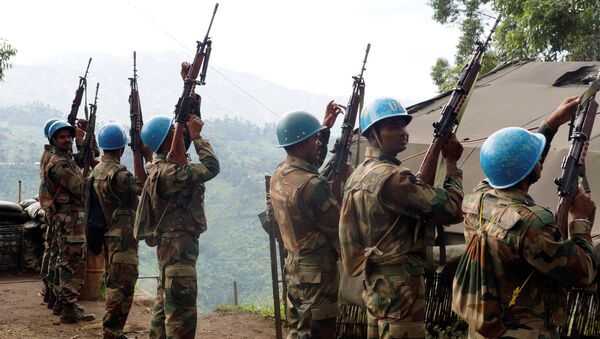 Indian soldiers, serving in the U.N. peacekeeping mission in Congo (MONUSCO), hold up their weapons at their base after patrolling the villages in Masisi, 88 km (55 miles) northwest of Goma, Congo on October 4, 2013 - Sputnik International