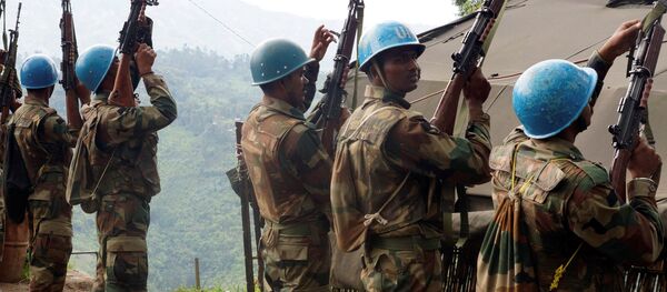 Indian soldiers, serving in the U.N. peacekeeping mission in Congo (MONUSCO), hold up their weapons at their base after patrolling the villages in Masisi, 88 km (55 miles) northwest of Goma, Congo on October 4, 2013 - Sputnik International